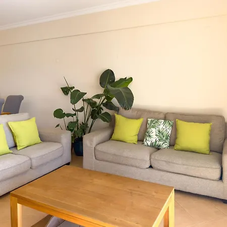 Encosta Oliveiras Apartment *