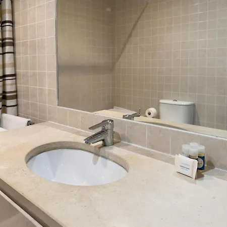 Encosta Oliveiras Apartment